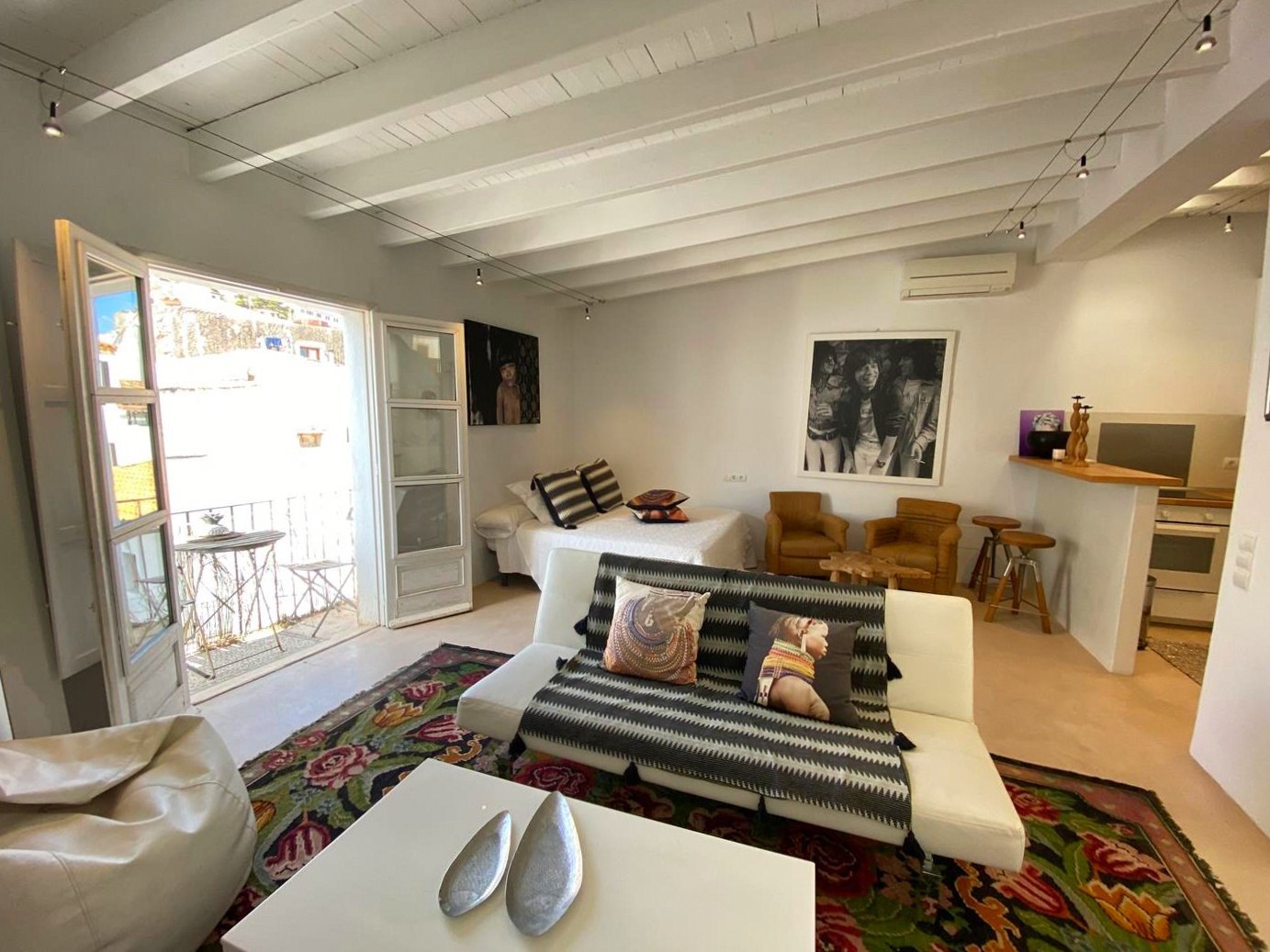Loft with beautiful views of Dalt Villa and the port