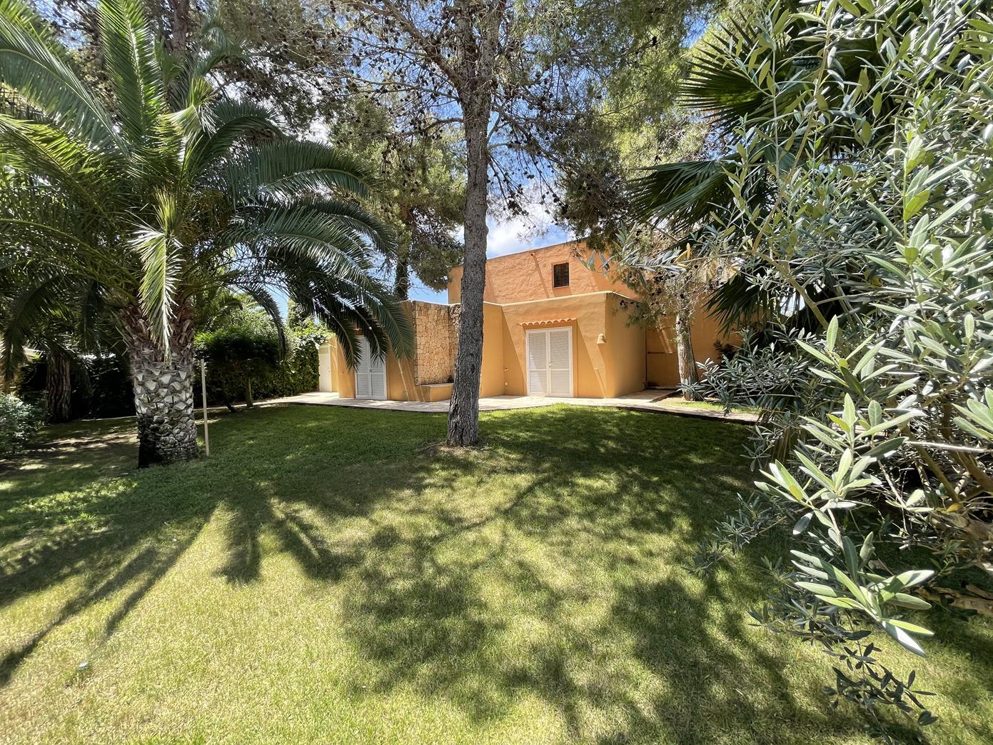 Spacious and beautiful Villa with lots of garden