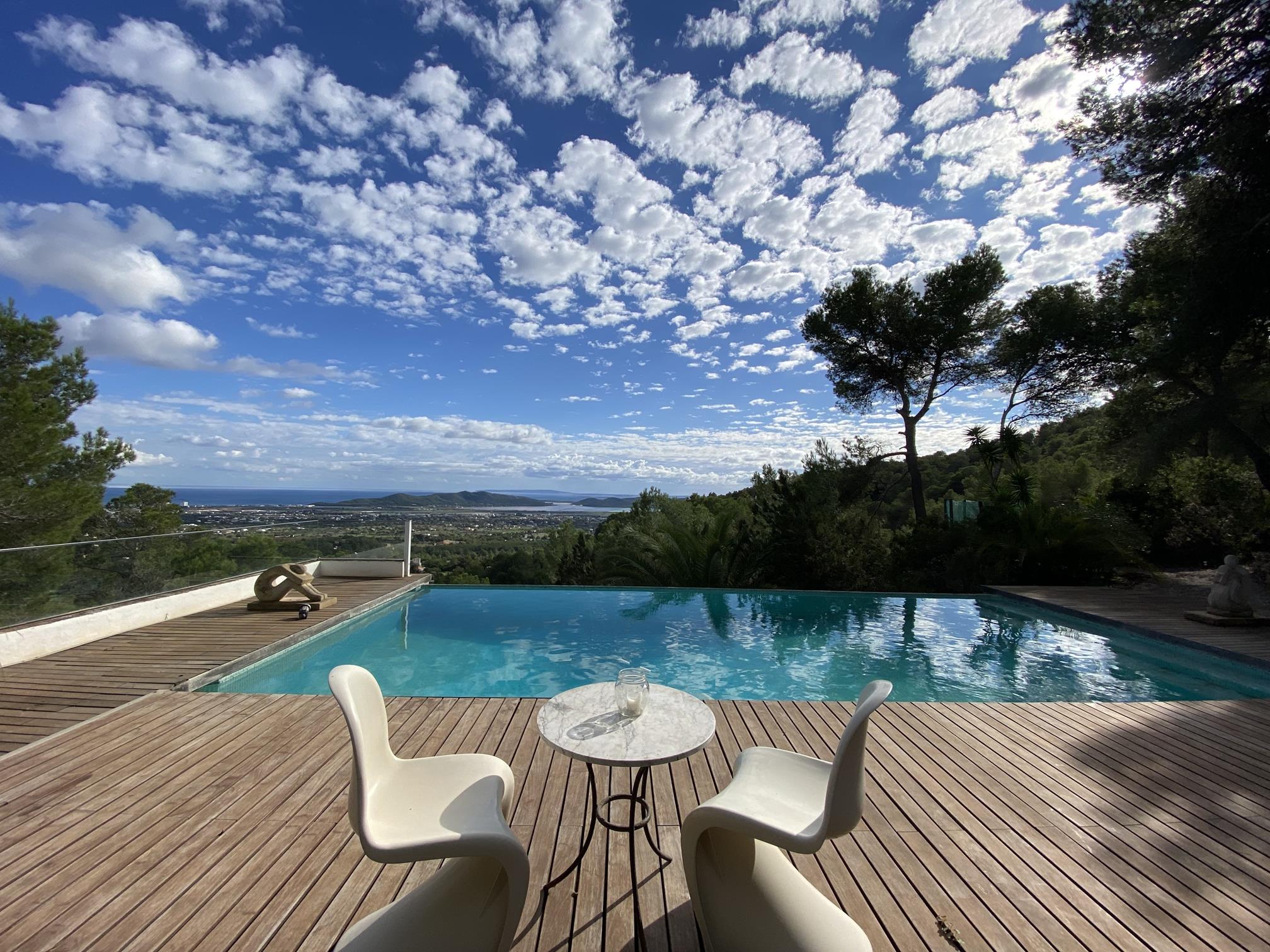 Charmante villa met panoramisch uitzicht op zee en het platteland