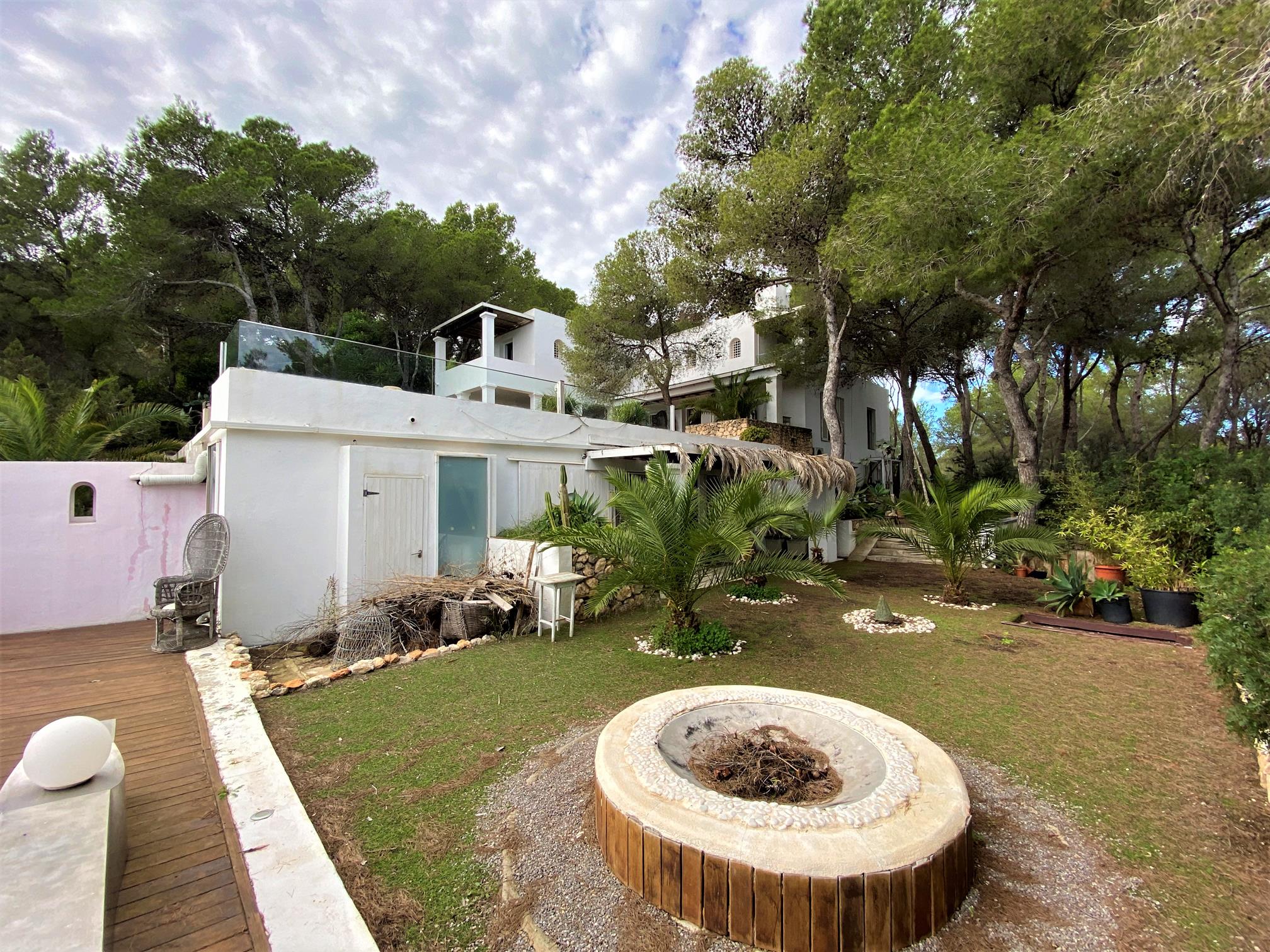 Charming villa with panoramic views of the sea and countryside
