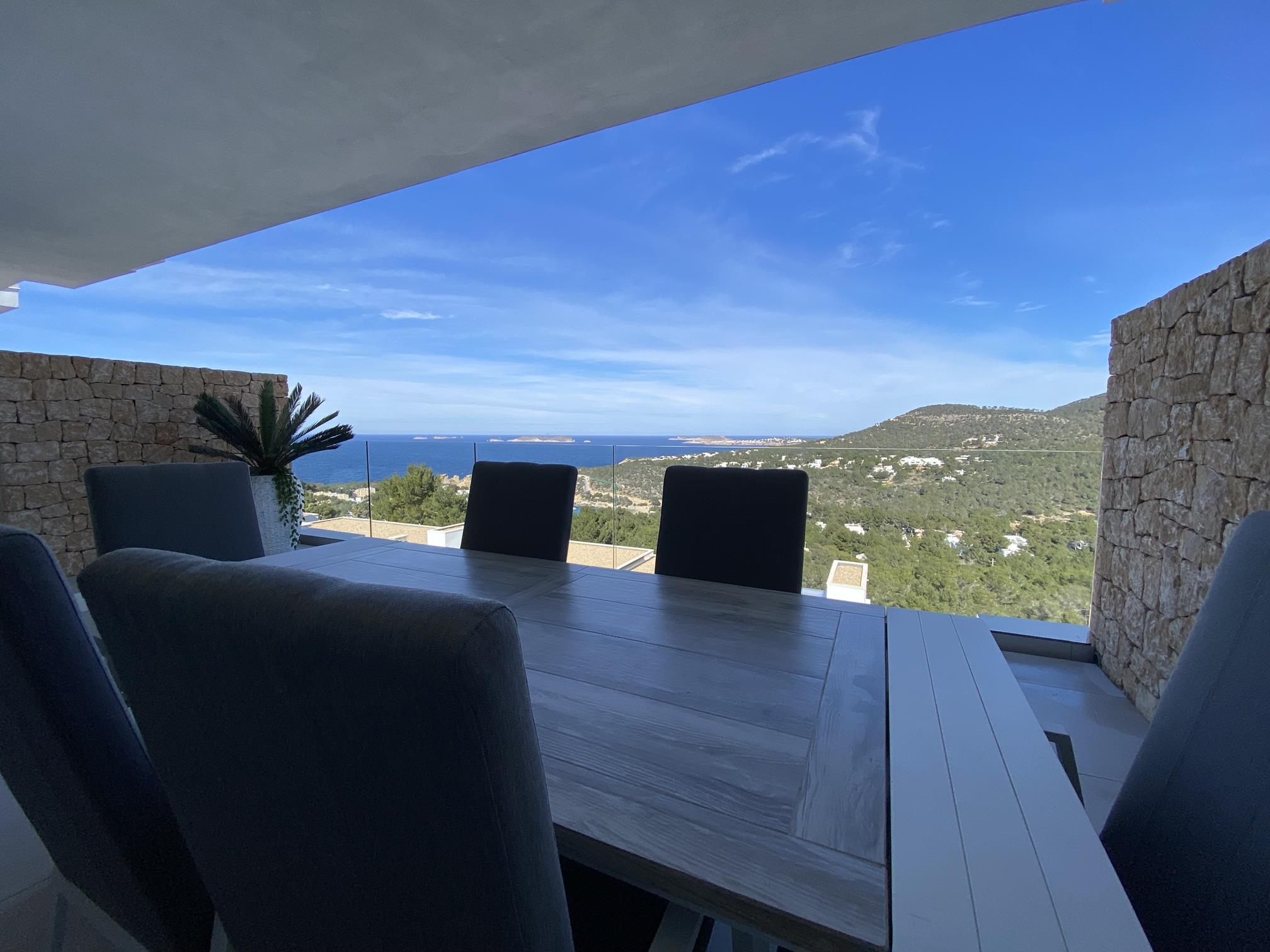 Modern duplex appartement met fantastisch uitzicht op zee