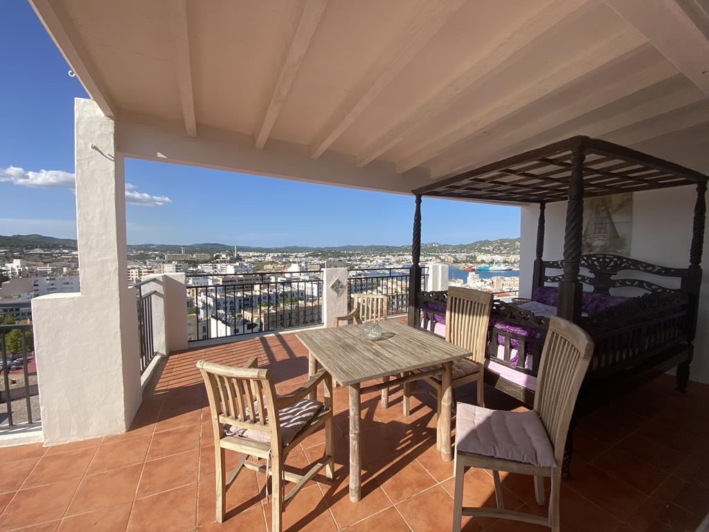 Penthouse with privileged views in the old town from Ibiza