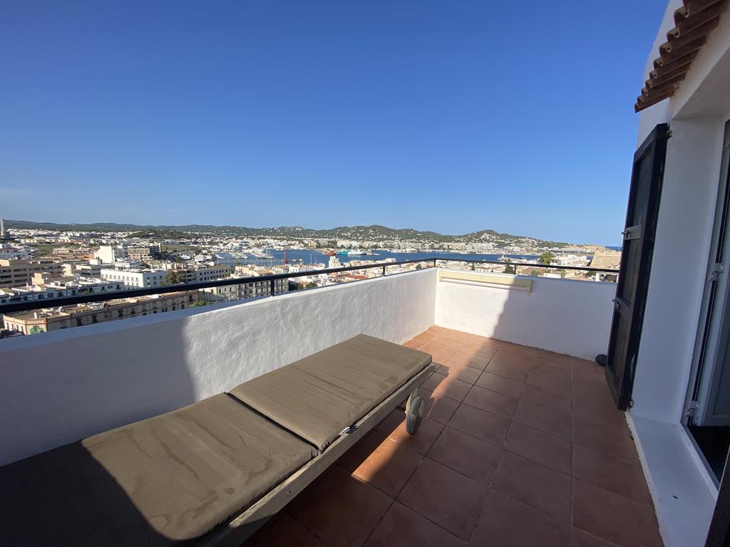 Penthouse mit privilegierter Aussicht in der Altstadt Ibizas