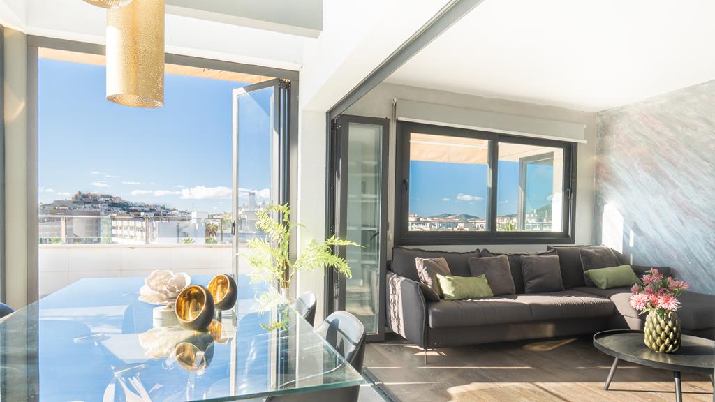 Apartment in a privileged location and large roof terrace