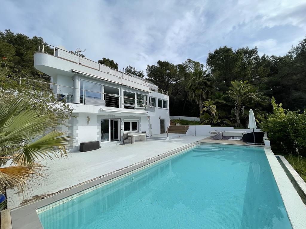 Modern villa with panoramic views of the sea and Salinas