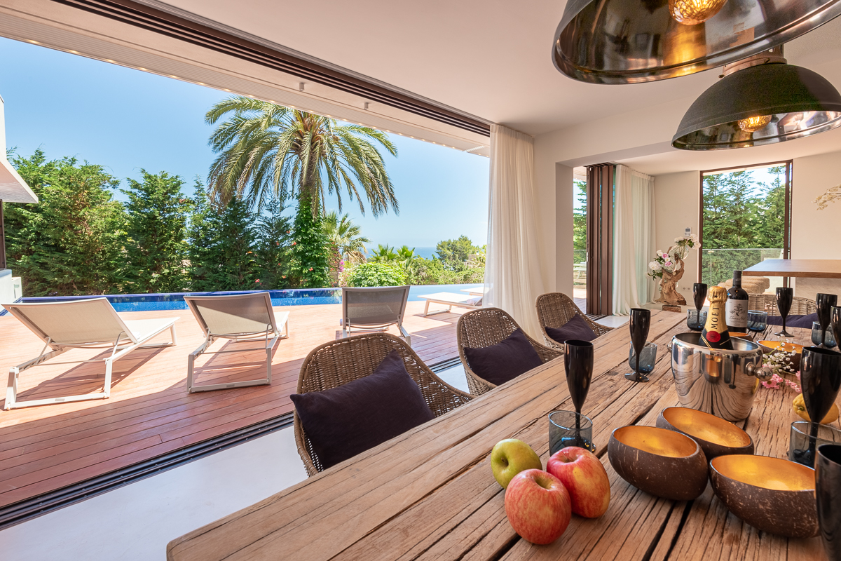 Uitzonderlijke villa met uitzicht op zee met toeristenvergunning in Cap Martinet