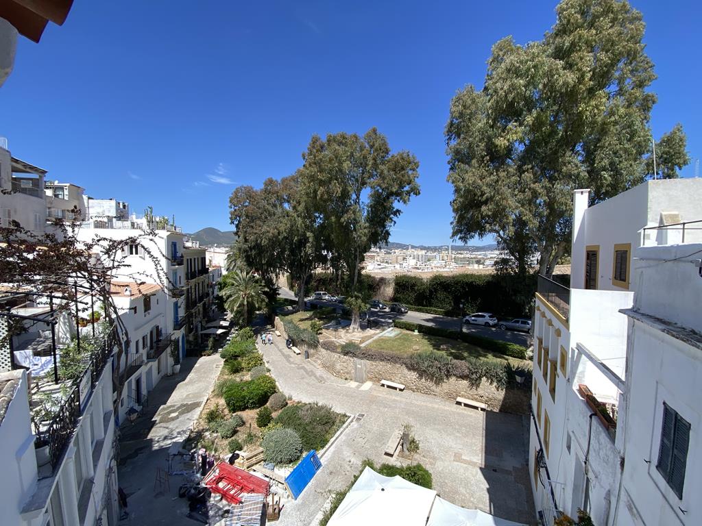 Magnificent apartment in Dalt Vila with views of the port