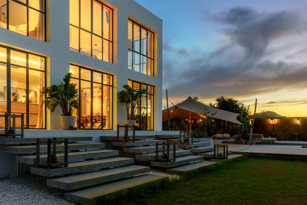 Luxe villa omgeven door de natuur in de buurt van het strand