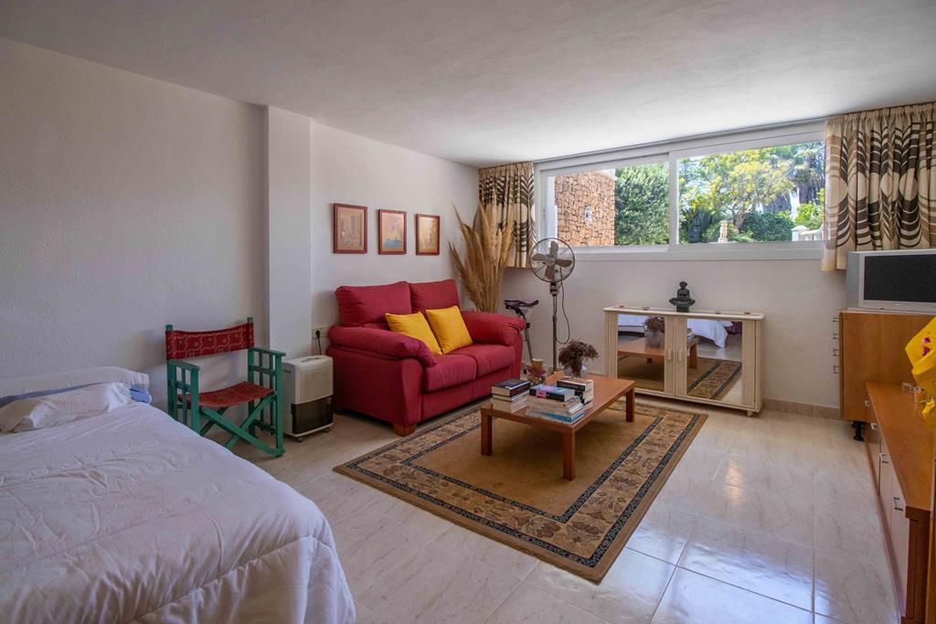 Beautiful authentic finca with views of Dalt Vila and the sea