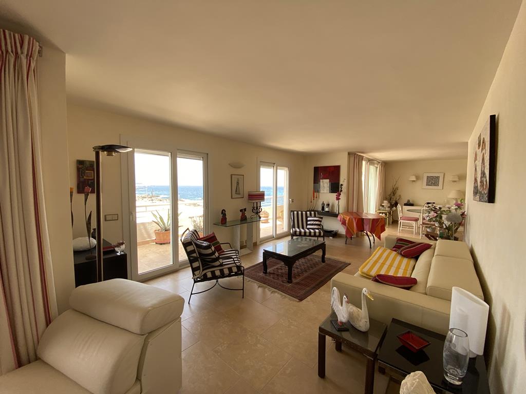 Apartamento en primera línea de mar con puesta de sol