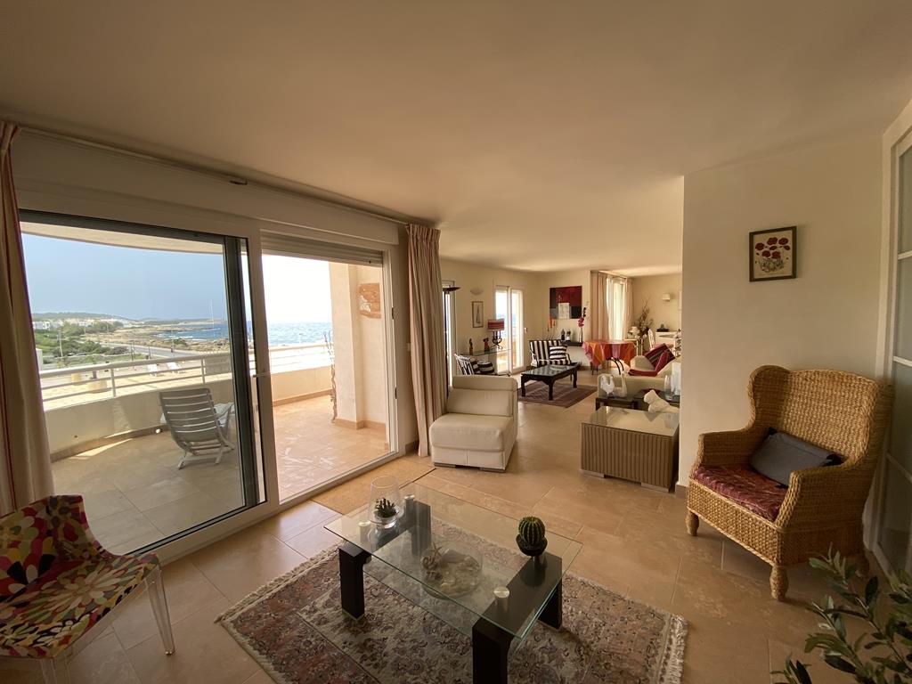 Apartamento en primera línea de mar con puesta de sol