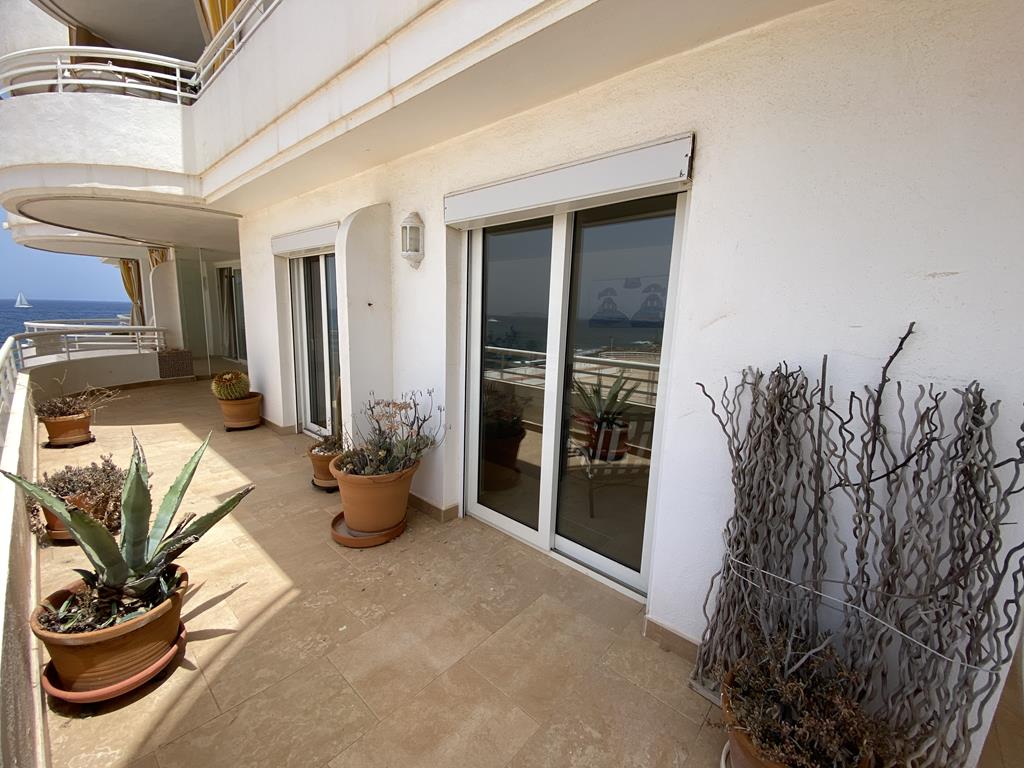 Apartamento en primera línea de mar con puesta de sol
