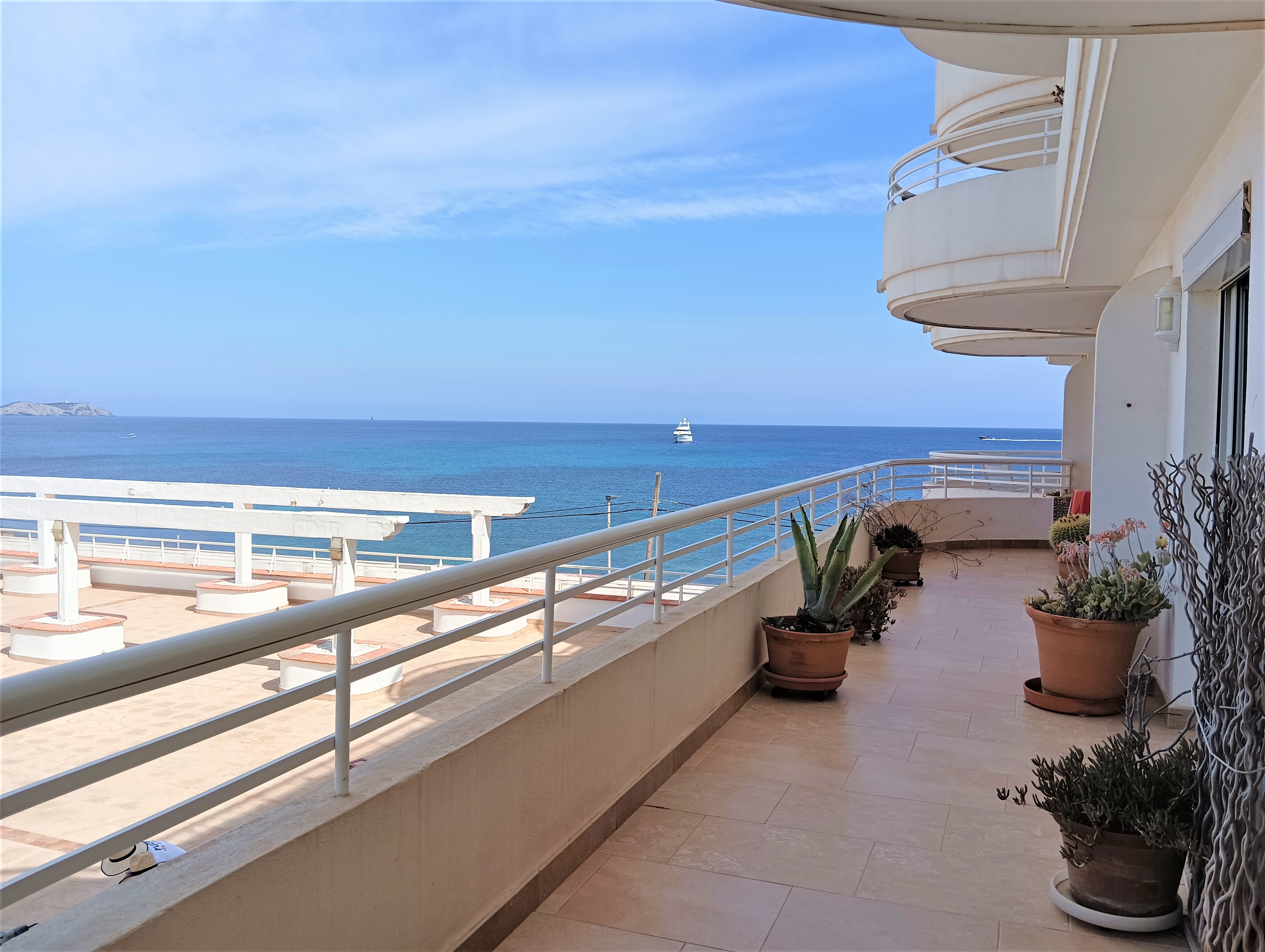 Apartamento en primera línea de mar con puesta de sol