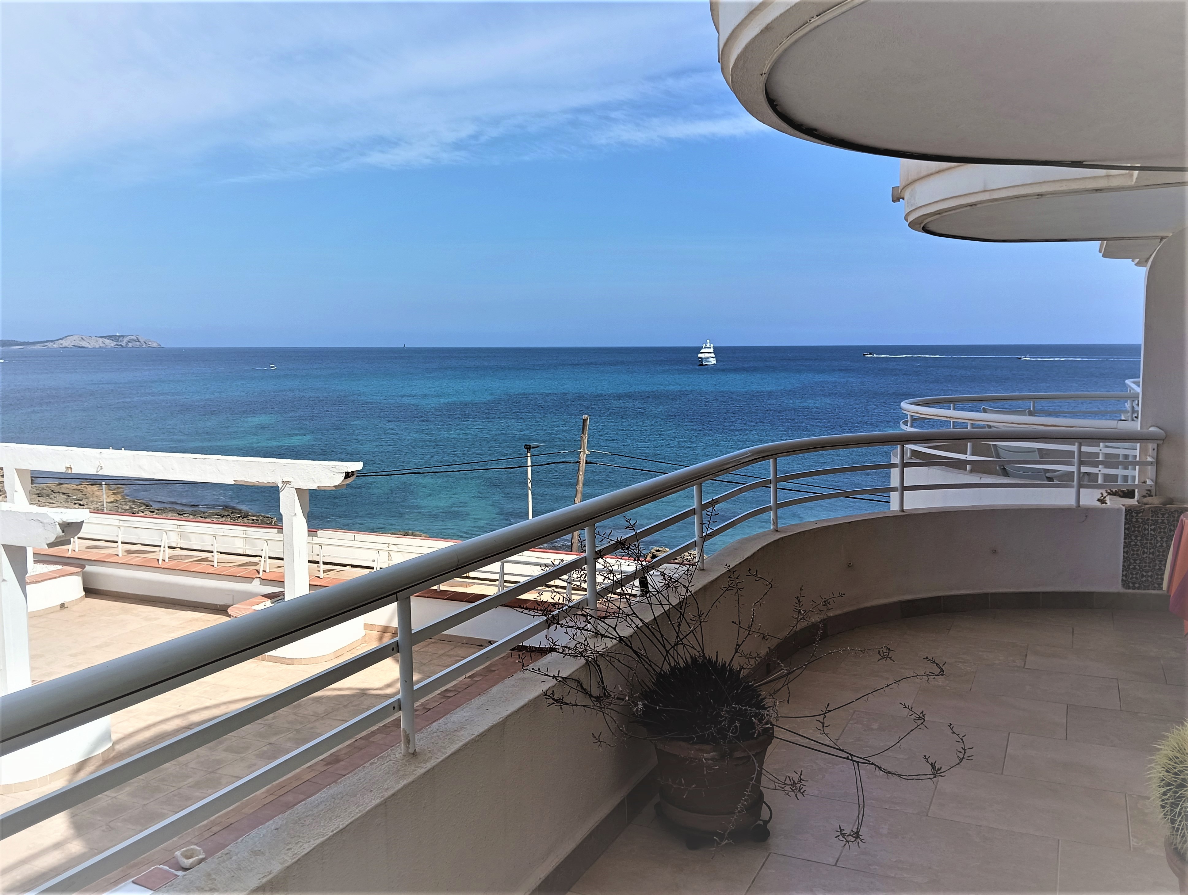 Apartamento en primera línea de mar con puesta de sol