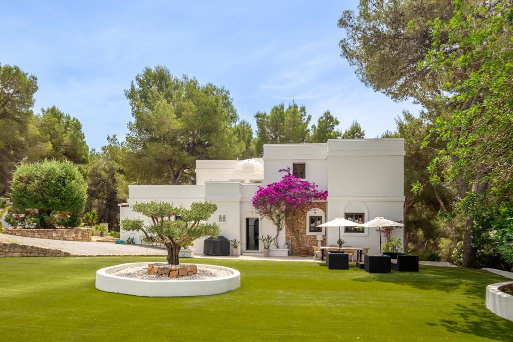 Very private and secluded villa in the hills of Ibiza with tourist license