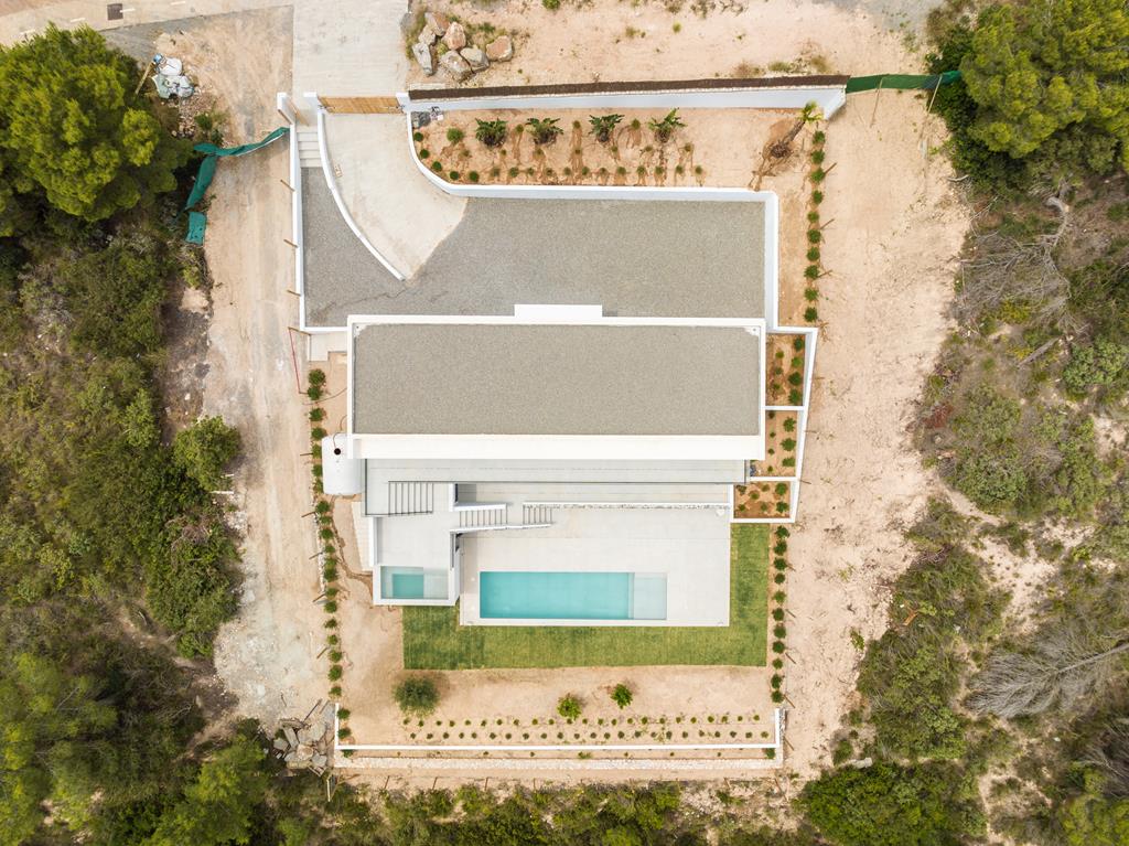 Luxuriöse Neubauvilla 400 m von Cala Tarida entfernt mit unglaublicher Aussicht