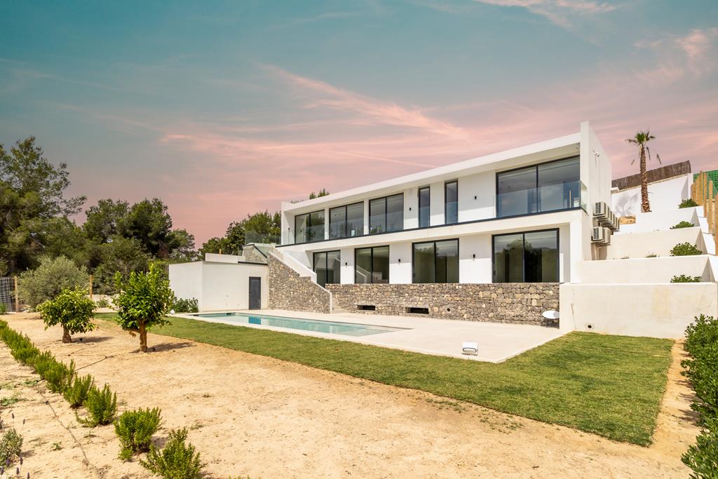 Luxueux villa neuve à 400m de Cala Tarida avec des vues incroyables
