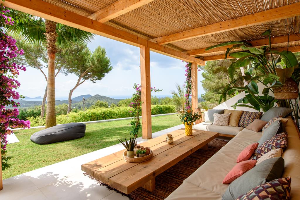 Prachtige villa met prachtig uitzicht in Es Cubells