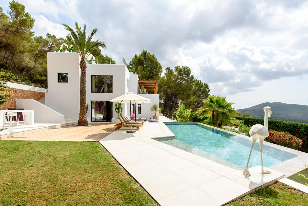 Beautiful villa with fantastic views in Es Cubells