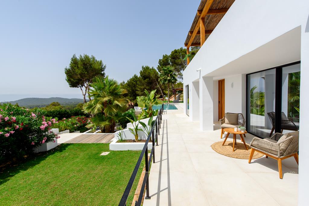 Prachtige villa met prachtig uitzicht in Es Cubells